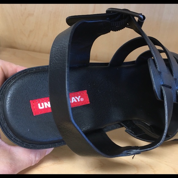 🖤Union Bay lug bottom strappy heels🖤 - Picture 6 of 6